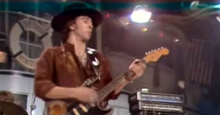 9 Best Blues Chord Progressions [With Examples]