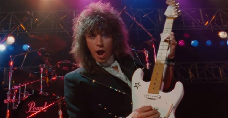 35 Best Electric Guitar Songs Ever To Learn For Beginners [With Tabs]