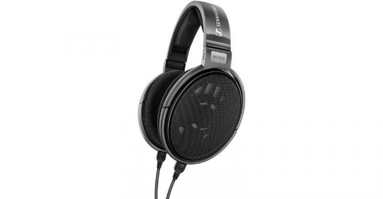 7 Best Headphones for Guitar Amps 2023