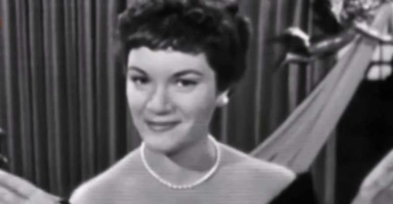 31 Best Oldies Songs For Weddings – All Are Classics