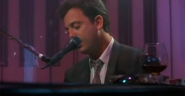 9 Best Piano Chord Progressions [With Examples]