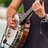 Master bluegrass strumming for guitar