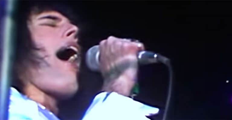25 Best Sing Along Songs For Guitar