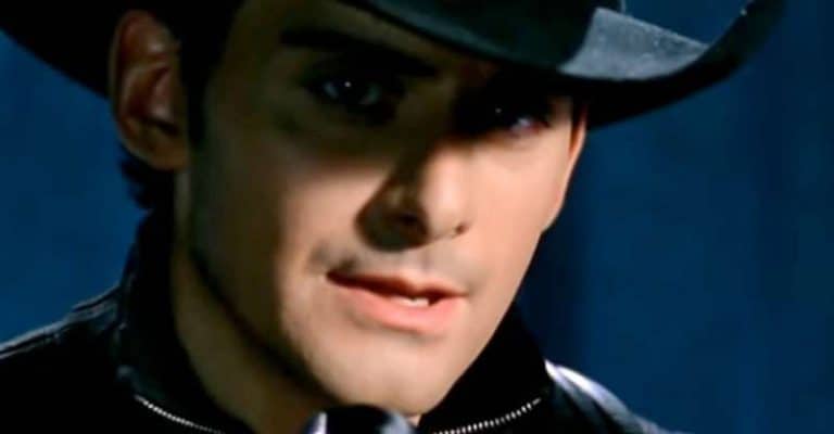 23 Country Songs About Missing Someone