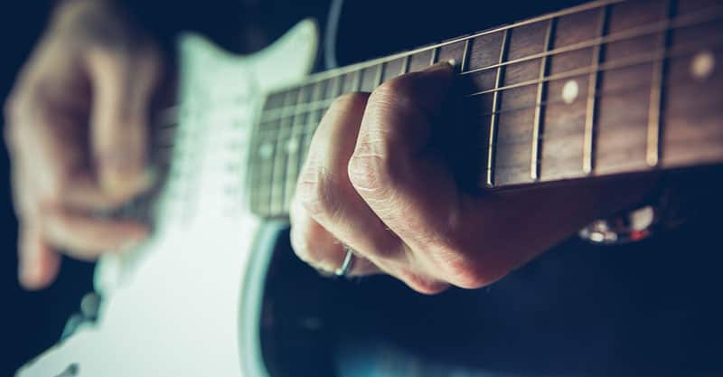 How to play guitar for beginners