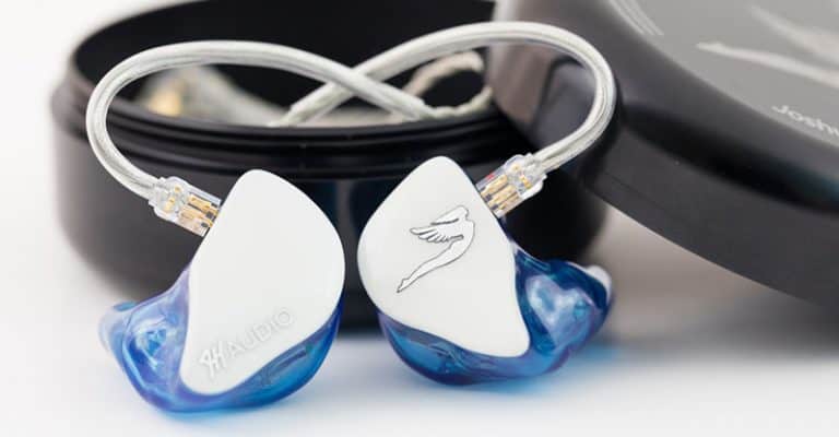 What Do Musicians Listen To In Their Earpiece When Performing (& Why)