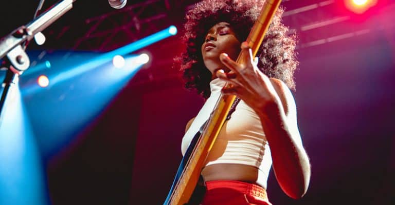 9 R&B Chord Progressions, With Examples