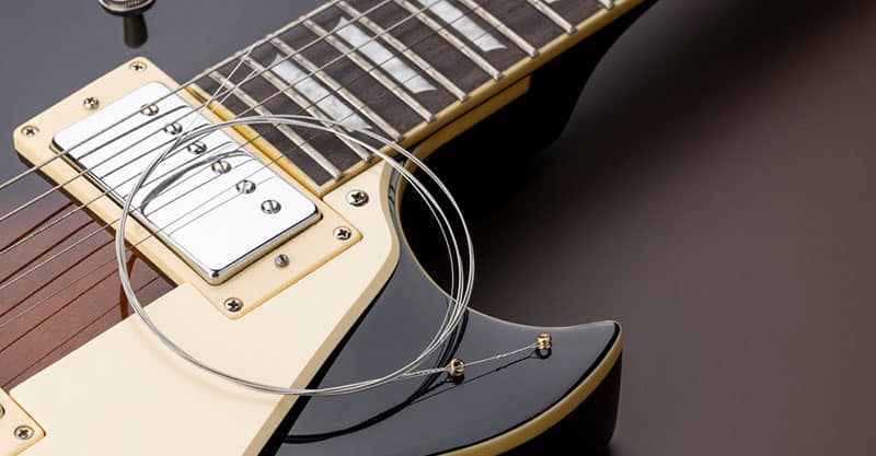 Replace guitar strings