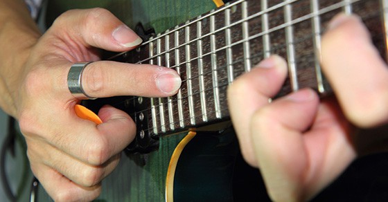 The Best Two-Hand Tapping Tips For Beginner & Intermediate Guitarists