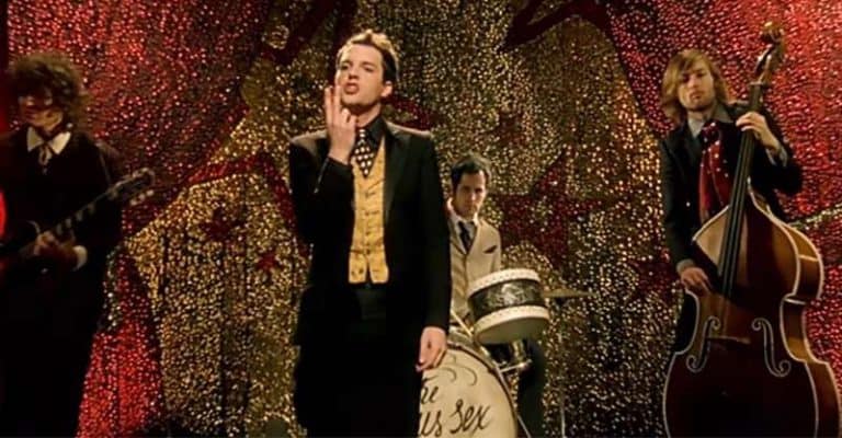 What Is Indie Rock Music? With 9 Top Examples & History